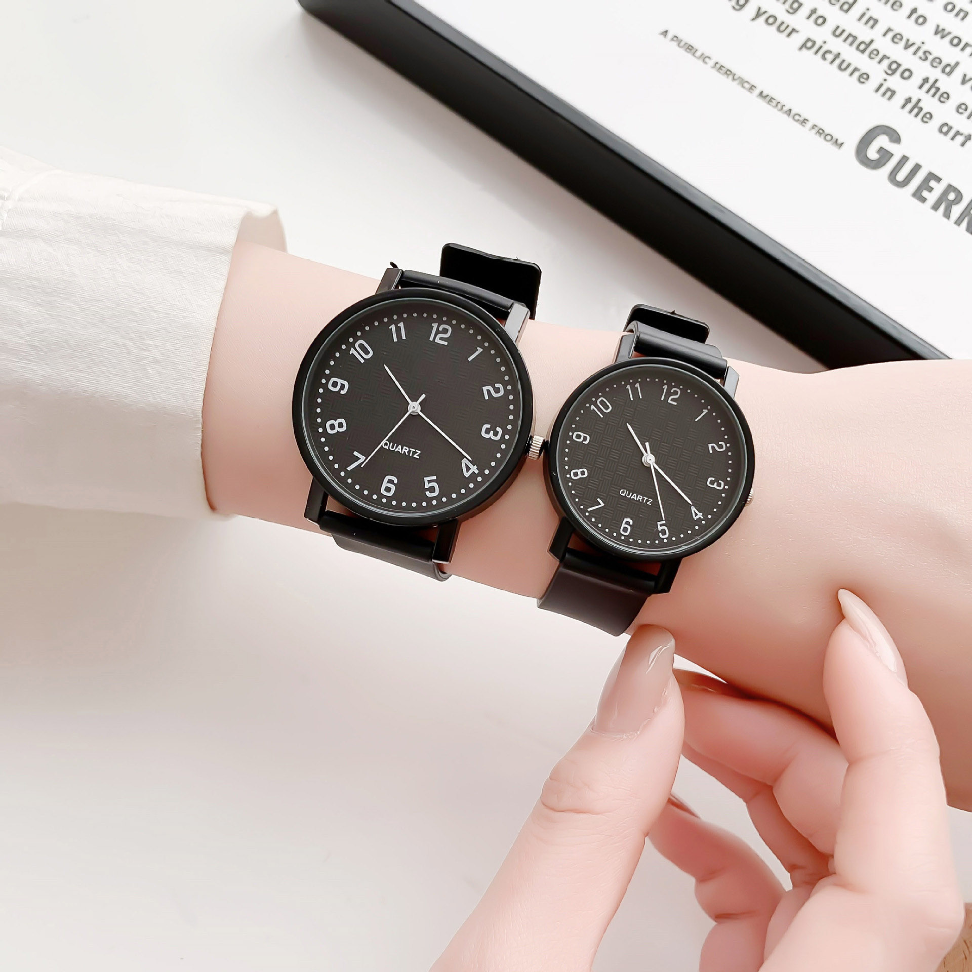 Semplice orologio nero Orologi - Silicone Band Women recensione e prezzo